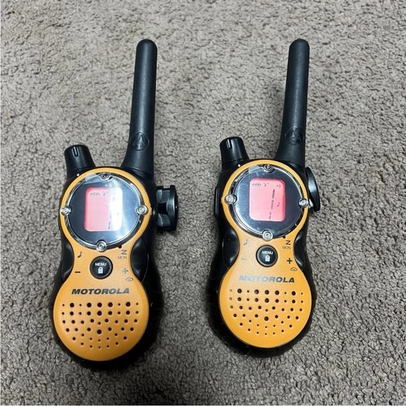 Motorola TALKABOUT T8500 Two Way Radios With Charger And Two Xtra faces set of 2 - Picture 5 of 13